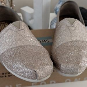 Barely worn pink sparkle Toms